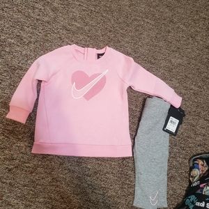 Size 18 month brand new nike girl outfit